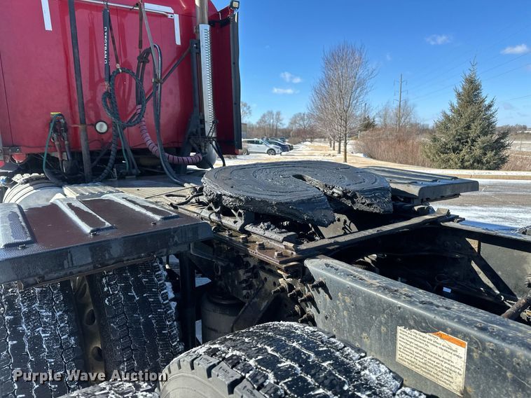 image for item DN0983 2015 Mack CXU613 semi truck