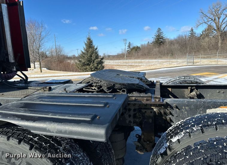 image for item DN0983 2015 Mack CXU613 semi truck