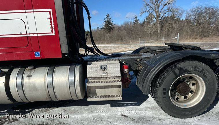 image for item DN0983 2015 Mack CXU613 semi truck