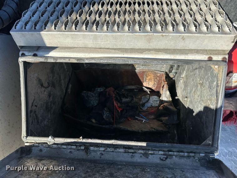 image for item DN0983 2015 Mack CXU613 semi truck