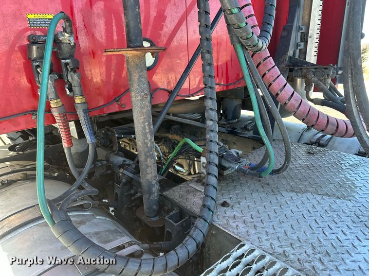 image for item DN0983 2015 Mack CXU613 semi truck