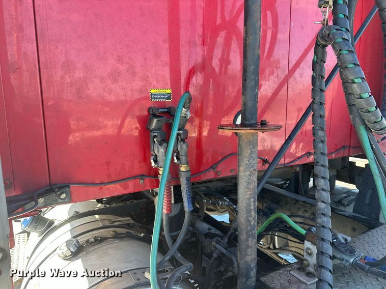 image for item DN0983 2015 Mack CXU613 semi truck