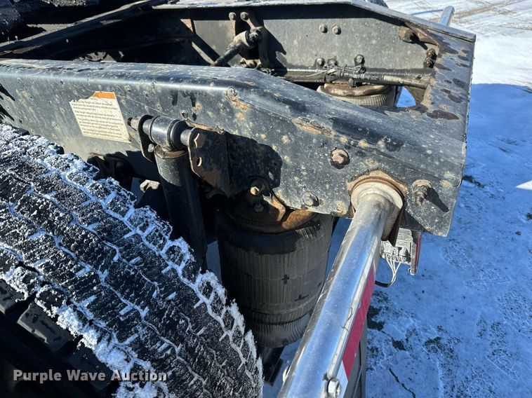 image for item DN0983 2015 Mack CXU613 semi truck