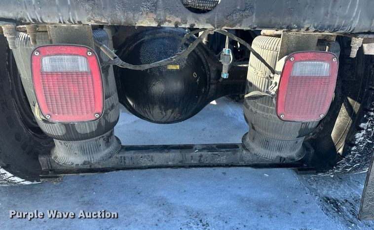 image for item DN0983 2015 Mack CXU613 semi truck