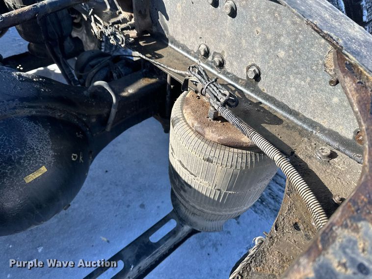 image for item DN0983 2015 Mack CXU613 semi truck