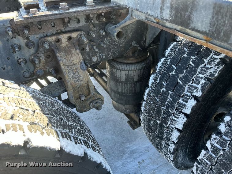 image for item DN0983 2015 Mack CXU613 semi truck