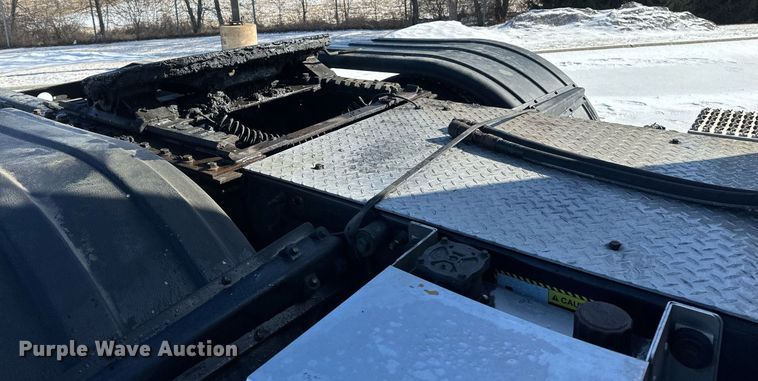 image for item DN0983 2015 Mack CXU613 semi truck