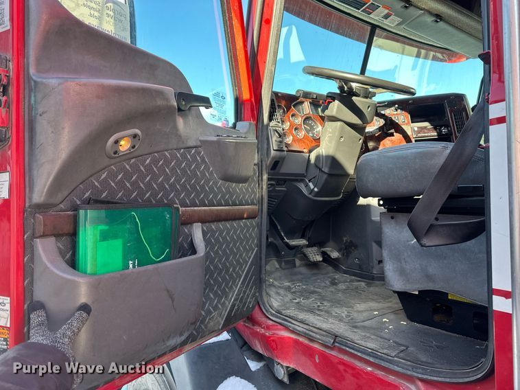 image for item DN0983 2015 Mack CXU613 semi truck