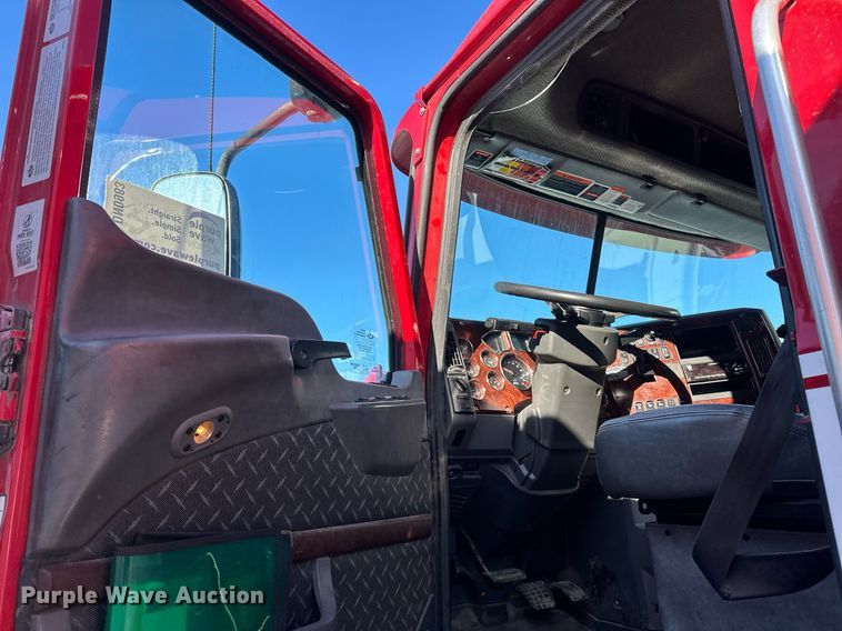 image for item DN0983 2015 Mack CXU613 semi truck