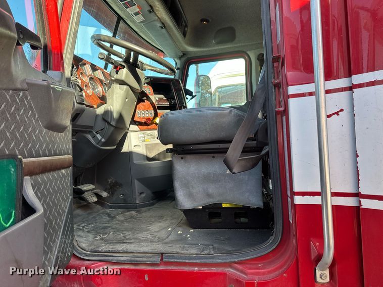 image for item DN0983 2015 Mack CXU613 semi truck