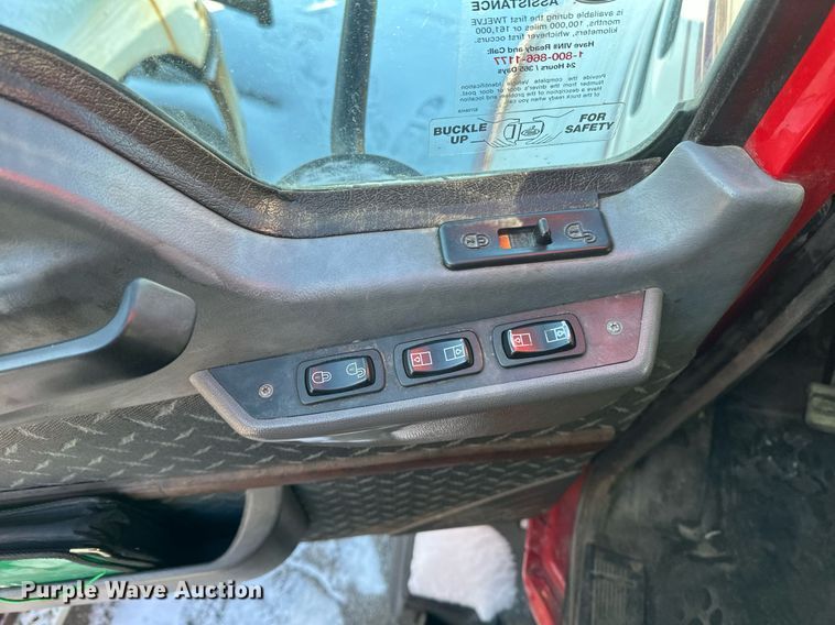 image for item DN0983 2015 Mack CXU613 semi truck