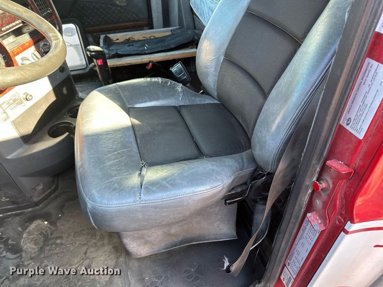 image for item DN0983 2015 Mack CXU613 semi truck