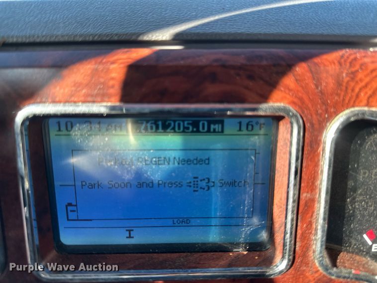 image for item DN0983 2015 Mack CXU613 semi truck