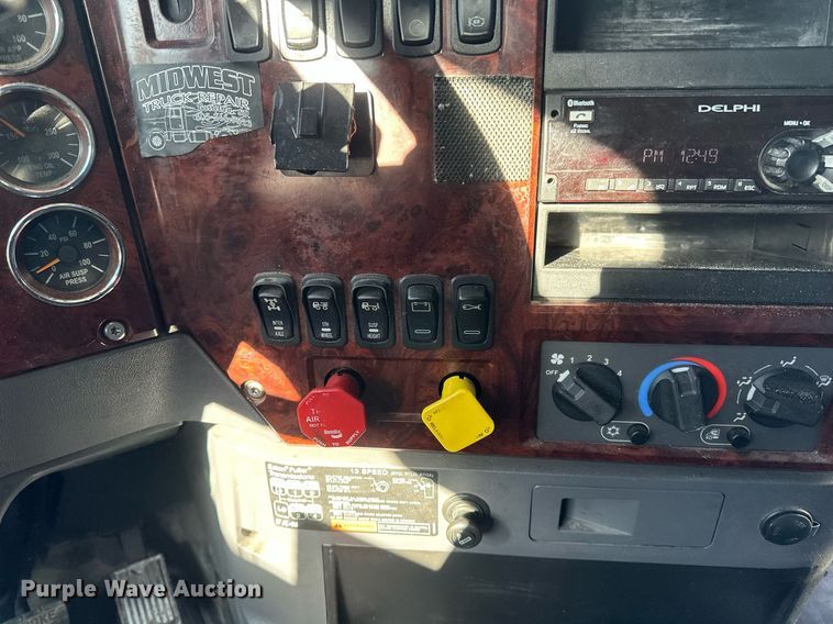 image for item DN0983 2015 Mack CXU613 semi truck