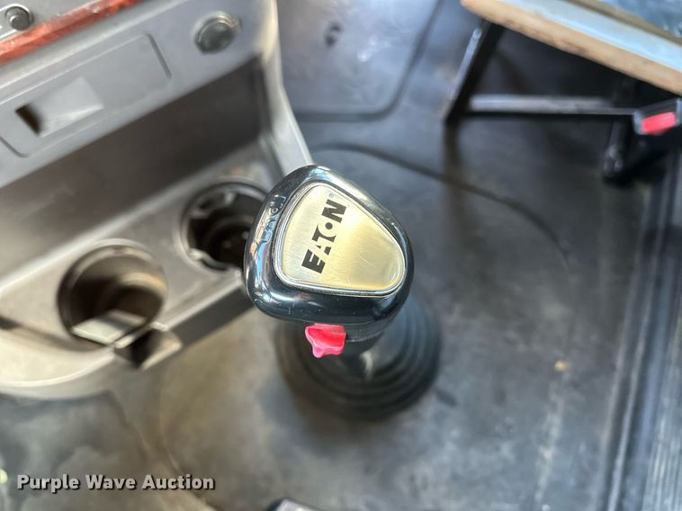 image for item DN0983 2015 Mack CXU613 semi truck