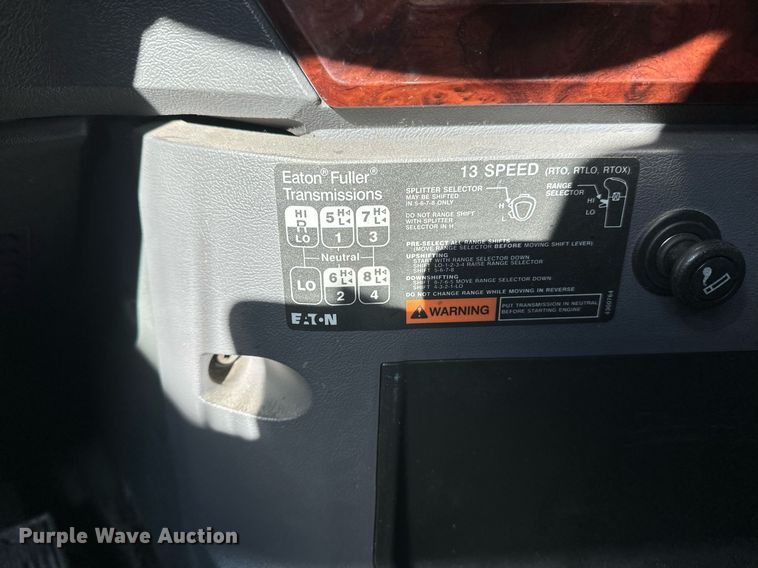 image for item DN0983 2015 Mack CXU613 semi truck