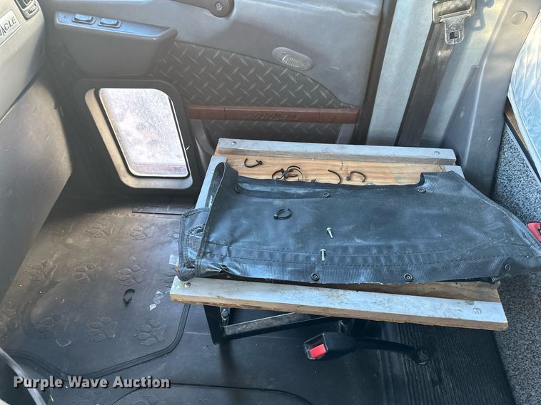 image for item DN0983 2015 Mack CXU613 semi truck