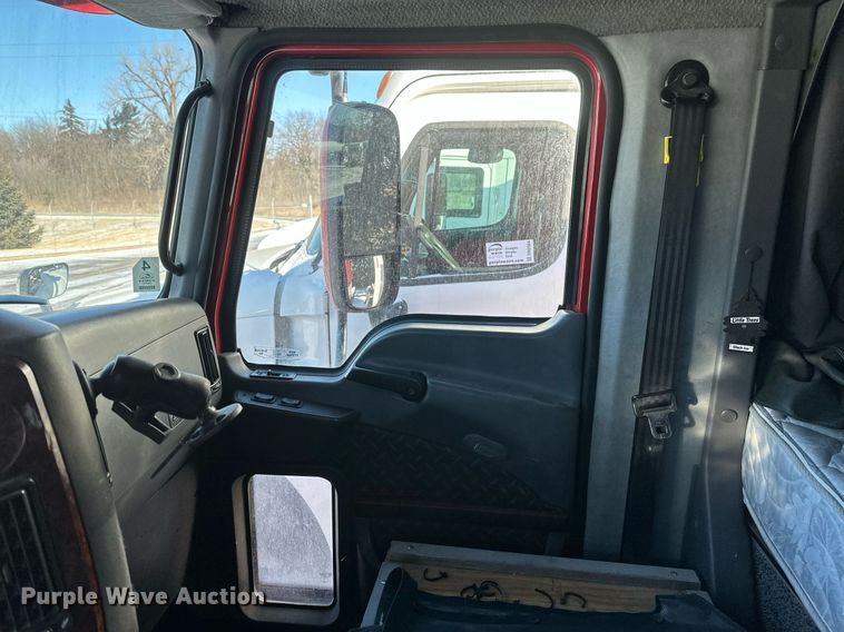 image for item DN0983 2015 Mack CXU613 semi truck