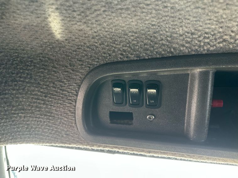 image for item DN0983 2015 Mack CXU613 semi truck