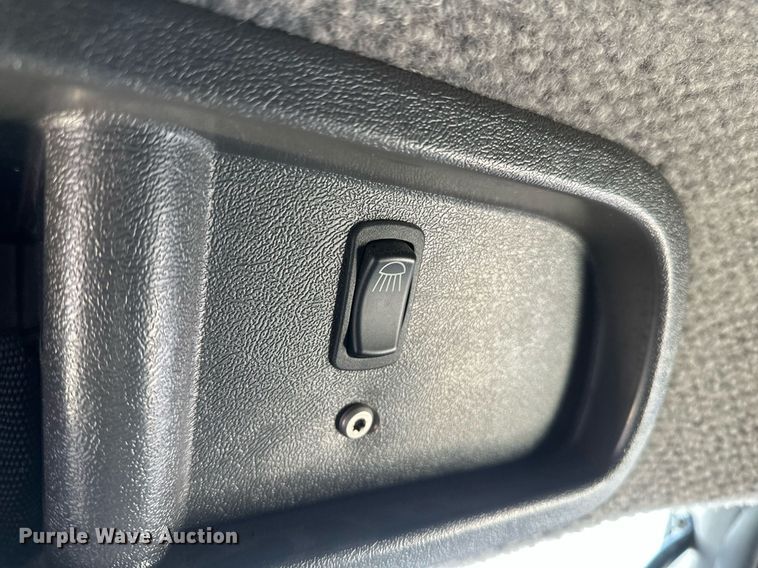 image for item DN0983 2015 Mack CXU613 semi truck