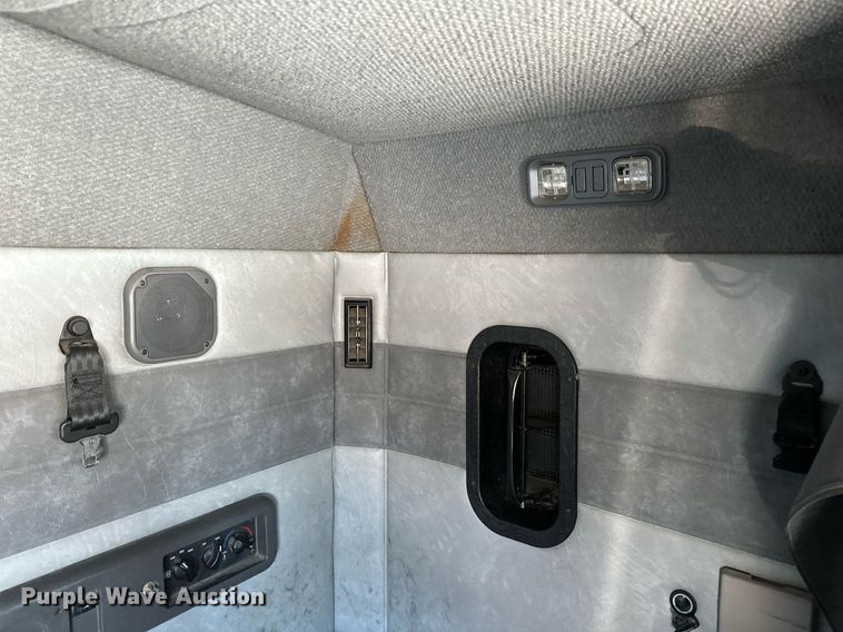 image for item DN0983 2015 Mack CXU613 semi truck