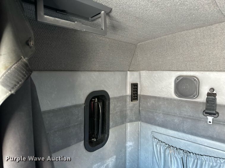 image for item DN0983 2015 Mack CXU613 semi truck