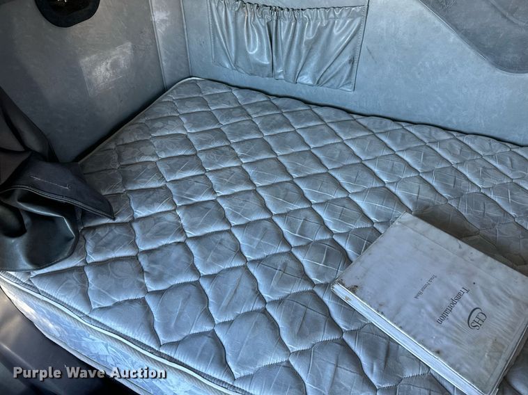 image for item DN0983 2015 Mack CXU613 semi truck