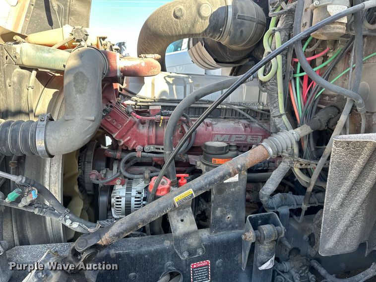 image for item DN0983 2015 Mack CXU613 semi truck