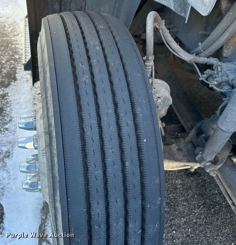 image for item DN0983 2015 Mack CXU613 semi truck