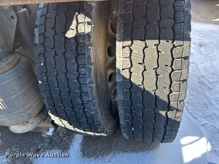 image for item DN0983 2015 Mack CXU613 semi truck