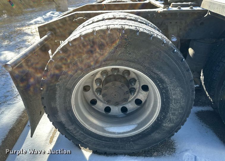 image for item DN0983 2015 Mack CXU613 semi truck