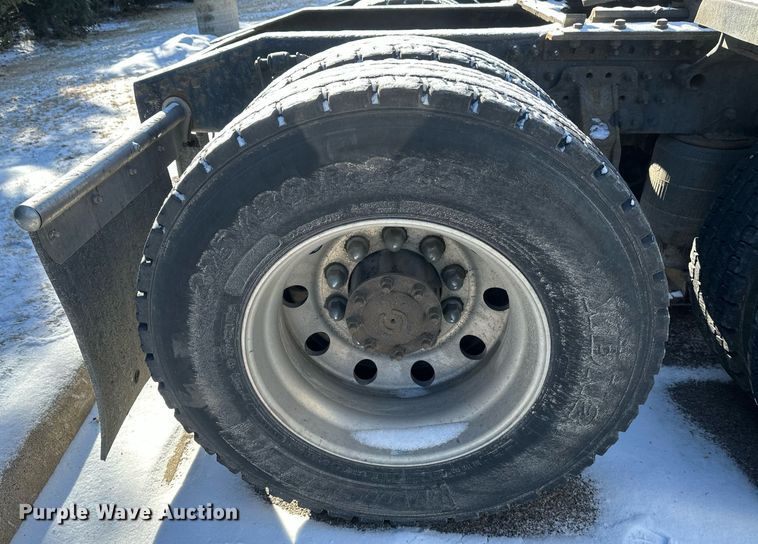 image for item DN0983 2015 Mack CXU613 semi truck