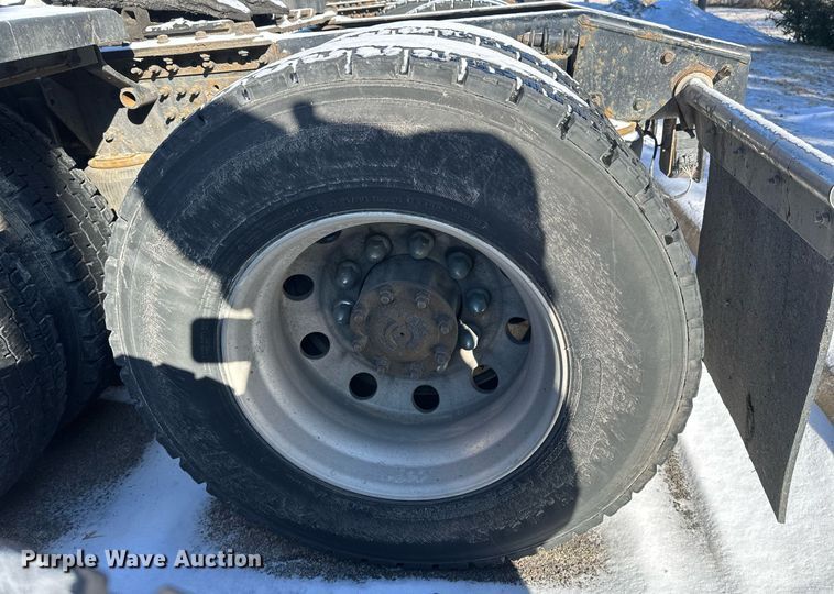 image for item DN0983 2015 Mack CXU613 semi truck