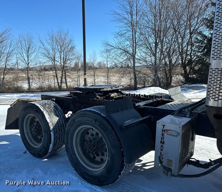 image for item DN0984 2015 Freightliner  Cascadia semi truck