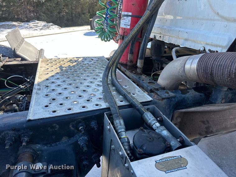 image for item DN0984 2015 Freightliner  Cascadia semi truck