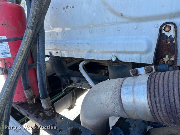 image for item DN0984 2015 Freightliner  Cascadia semi truck