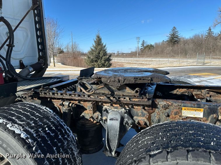 image for item DN0984 2015 Freightliner  Cascadia semi truck