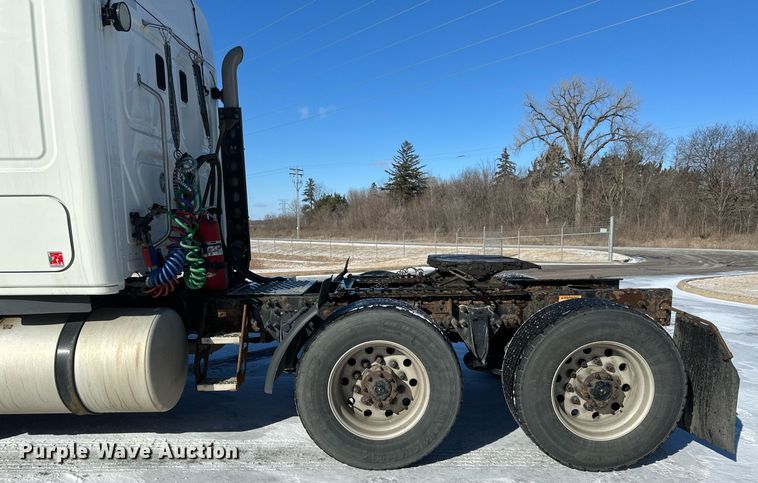 image for item DN0984 2015 Freightliner  Cascadia semi truck