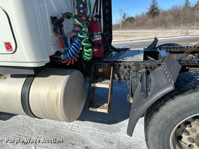 image for item DN0984 2015 Freightliner  Cascadia semi truck