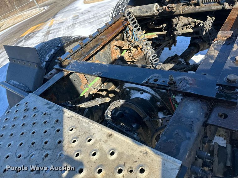 image for item DN0984 2015 Freightliner  Cascadia semi truck