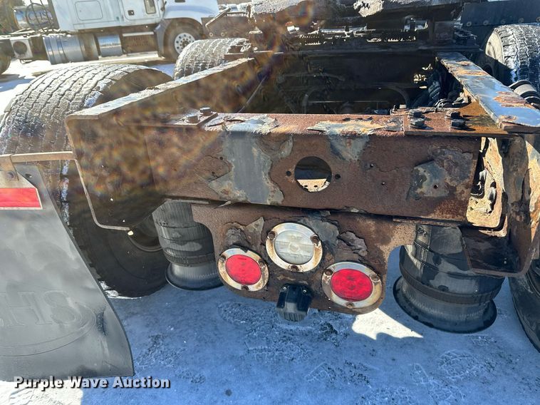 image for item DN0984 2015 Freightliner  Cascadia semi truck