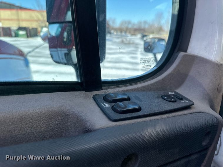 image for item DN0984 2015 Freightliner  Cascadia semi truck