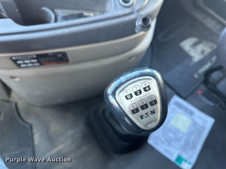 image for item DN0984 2015 Freightliner  Cascadia semi truck