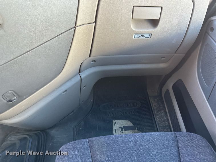 image for item DN0984 2015 Freightliner  Cascadia semi truck