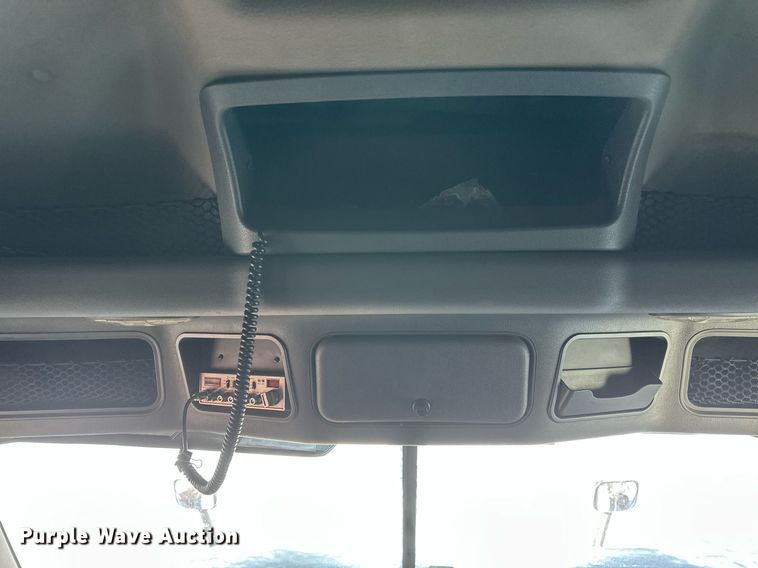 image for item DN0984 2015 Freightliner  Cascadia semi truck