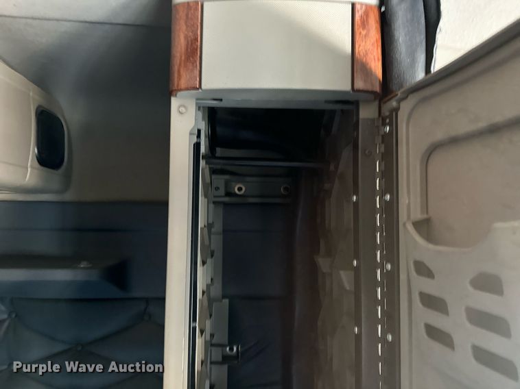 image for item DN0984 2015 Freightliner  Cascadia semi truck