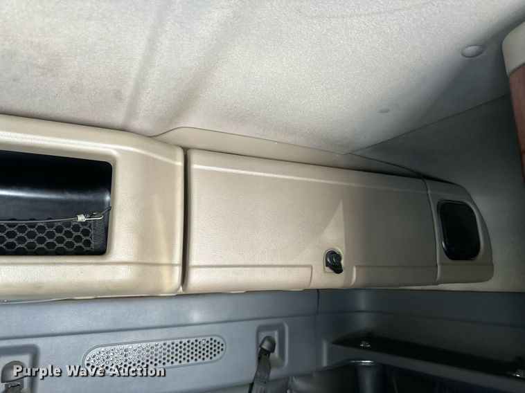 image for item DN0984 2015 Freightliner  Cascadia semi truck