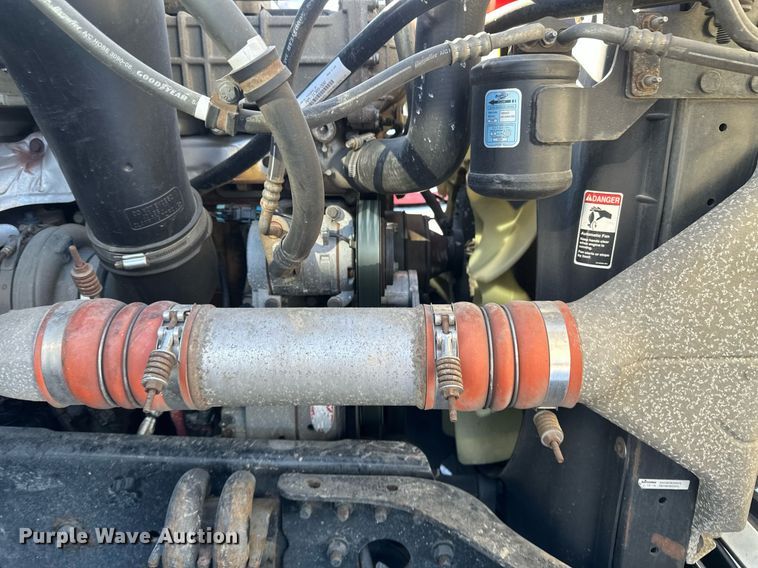 image for item DN0984 2015 Freightliner  Cascadia semi truck