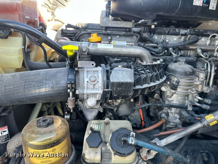 image for item DN0984 2015 Freightliner  Cascadia semi truck