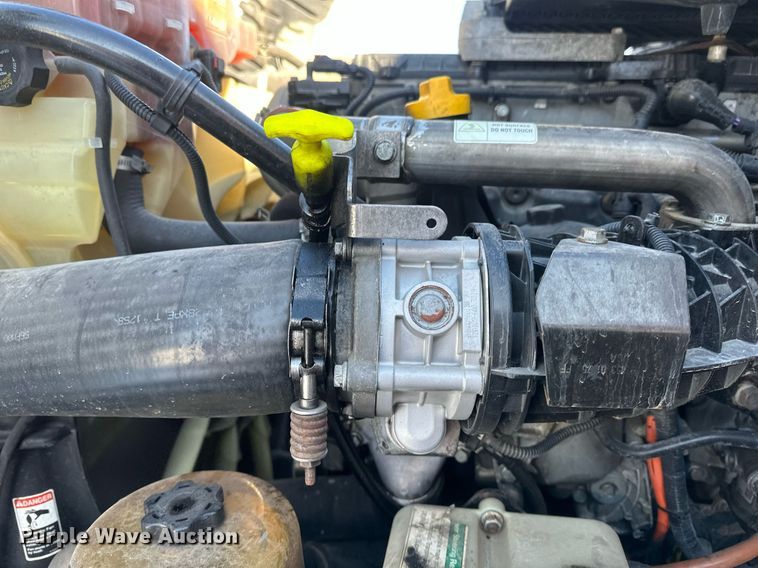 image for item DN0984 2015 Freightliner  Cascadia semi truck